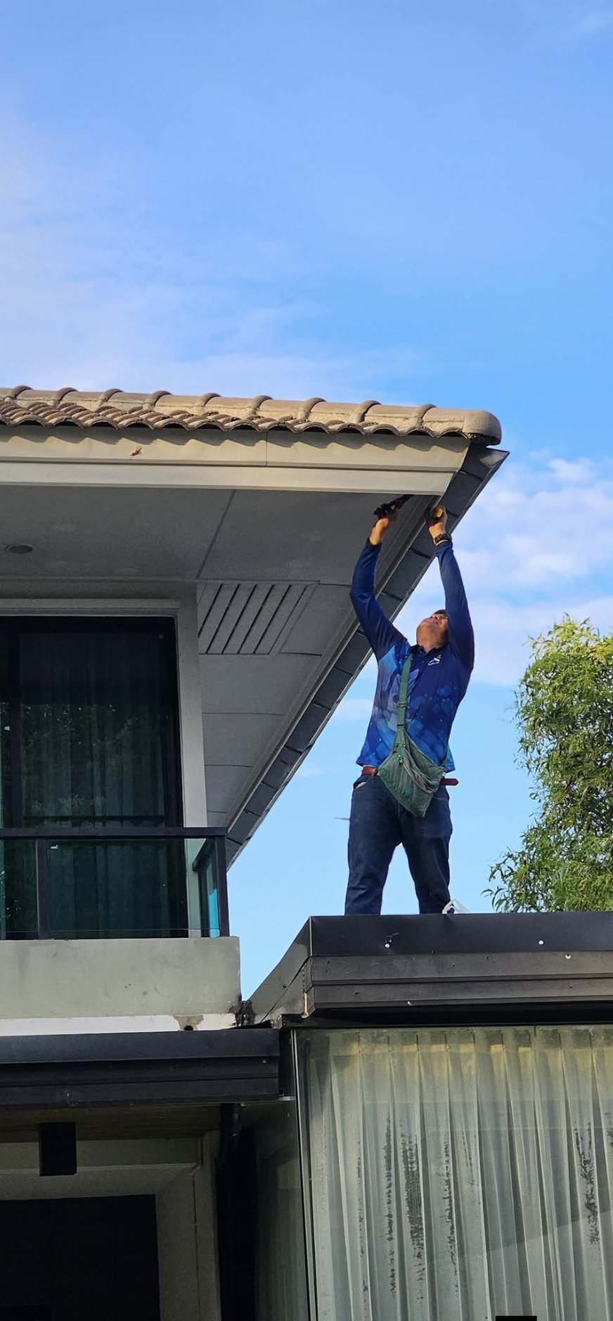 ติดตั้งกล้องวงจรปิดใต้ชายคาบ้าน นนทบุรี โดยทีมช่างมืออาชีพ