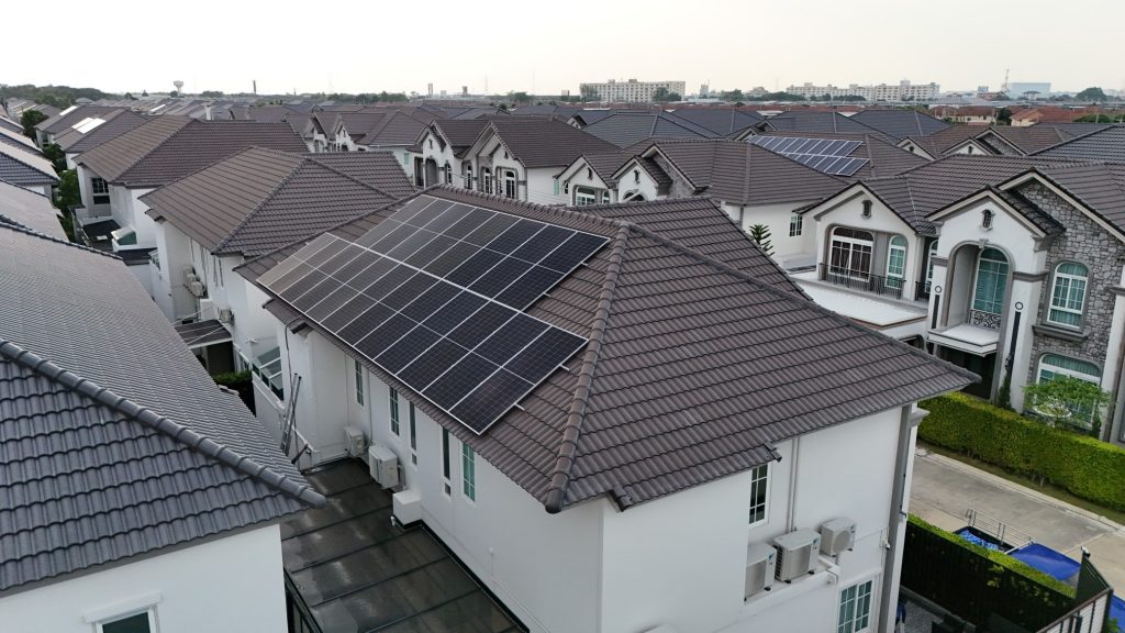 ติดตั้งโซล่าเซลล์ นนทบุรี ระบบ Hybrid ขนาด 6 กิโลวัตต์ ทีมช่างมืออาชีพ