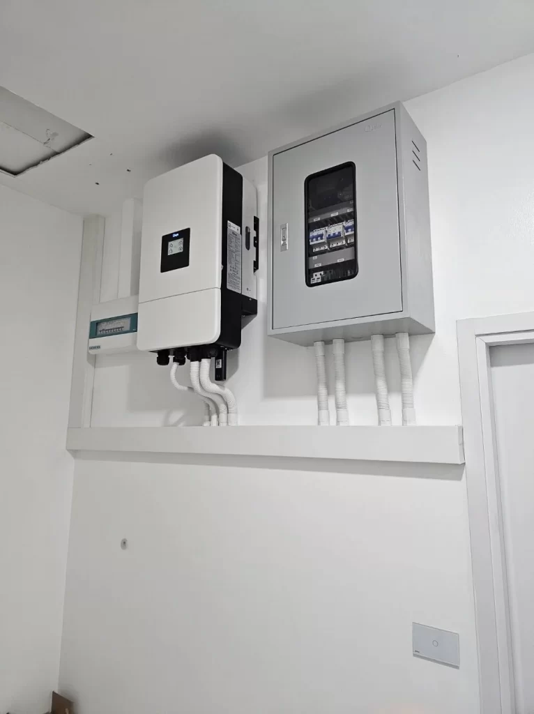 ติดตั้งอินเวอร์เตอร์โซล่าเซลล์ พร้อมตู้ควบคุมไฟฟ้า นนทบุรี