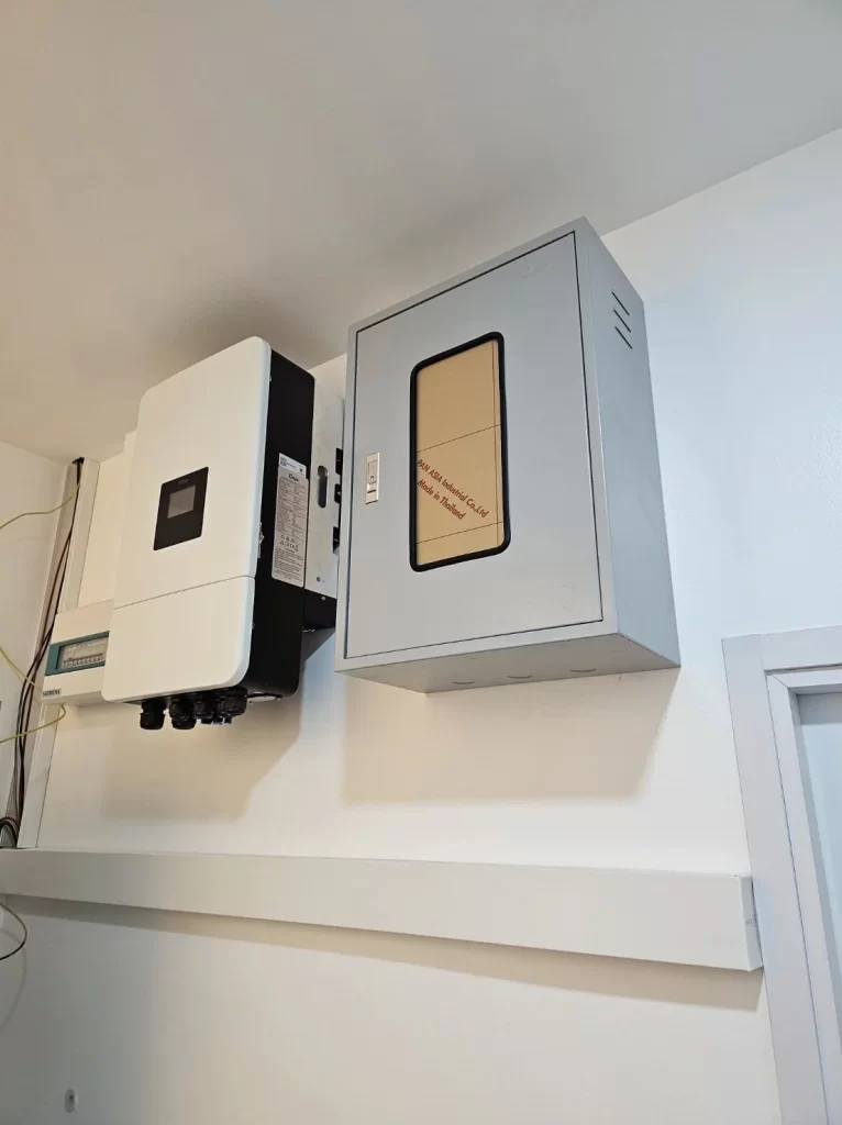 ติดตั้งอินเวอร์เตอร์โซล่าเซลล์ พร้อมตู้ควบคุมไฟฟ้า นนทบุรี