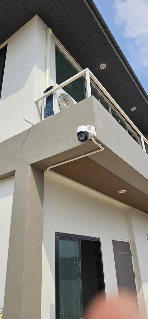 ติดตั้งกล้องวงจรปิด บ้าน 2 ชั้น นนทบุรี มุมสูงภายนอก ครอบคลุมพื้นที่รอบบ้าน