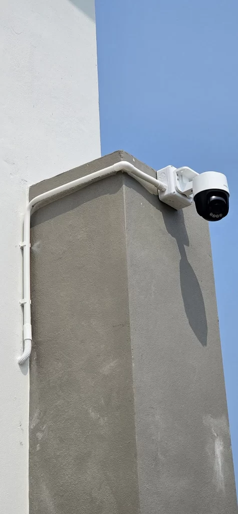 ติดตั้งกล้องวงจรปิด ภายนอกบ้าน นนทบุรี มุมเสา เดินสายเรียบร้อย มองเห็นพื้นที่รอบบ้าน