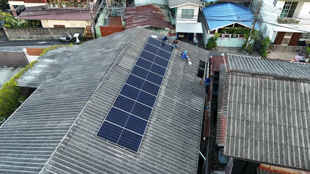 ติดตั้งโซล่าเซลล์ 5kW บนหลังคาบ้าน นนทบุรี จากหน้างานจริง