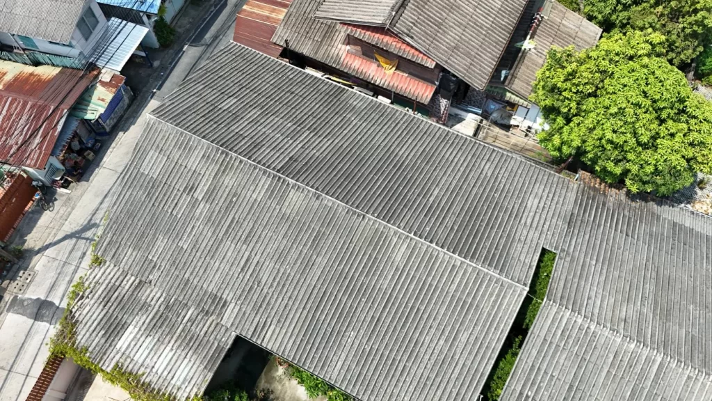 ติดตั้งโซล่าเซลล์หลังคาบ้าน นนทบุรี มุมโดรน จากหน้างานจริง