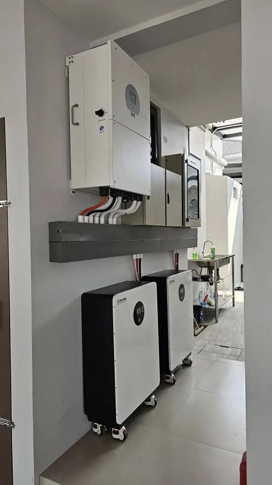 อินเวอร์เตอร์และแบตเตอรี่โซล่าเซลล์ระบบ Hybrid ติดตั้งจริง นนทบุรี สำรองไฟได้ ใช้งานต่อเนื่องแม้ไฟดับ