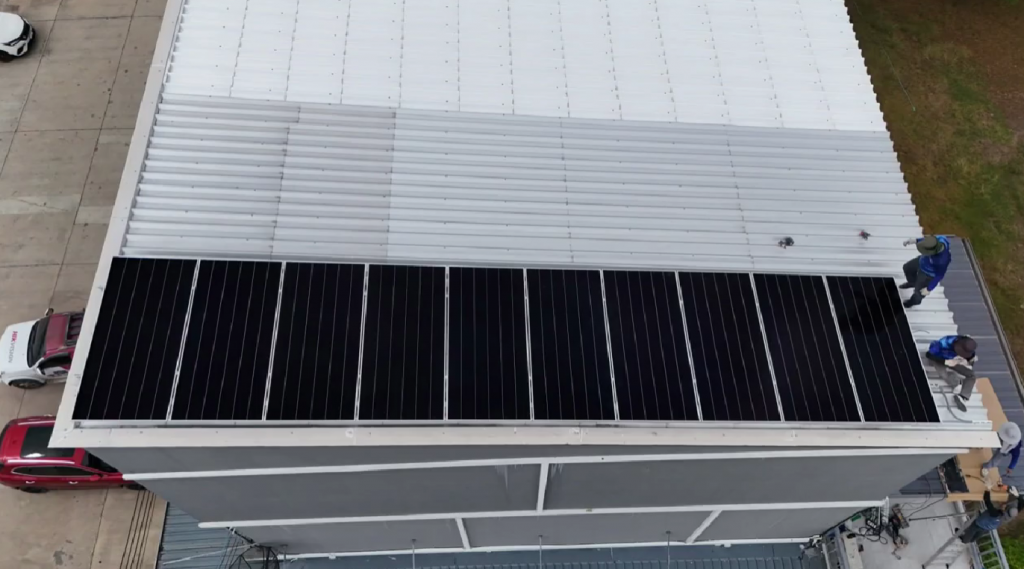 ติดตั้งโซล่าเซลล์ 5kW บางคูวัด นนทบุรี ระบบ On Grid บนหลังคาโรงงาน หน้างานจริง